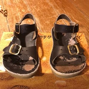 Saltwater little boys sandals size 8